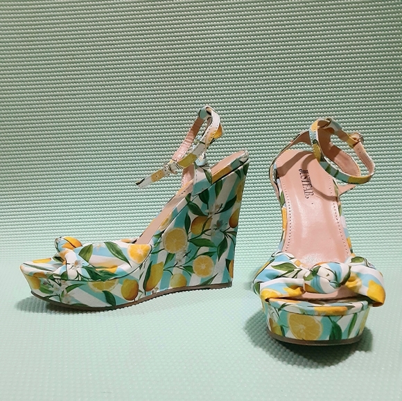 Shoedazzle, blue and yellow, size 6 - Picture 2 of 6